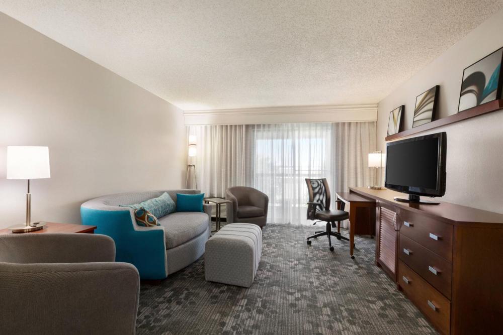 Suite, 1 King, Sofa bed, Corner room interior
