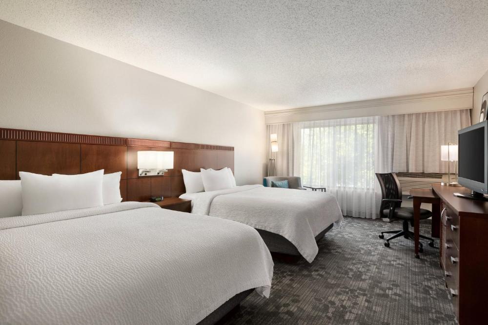 Queen Guest Room with Two Queen Beds interior
